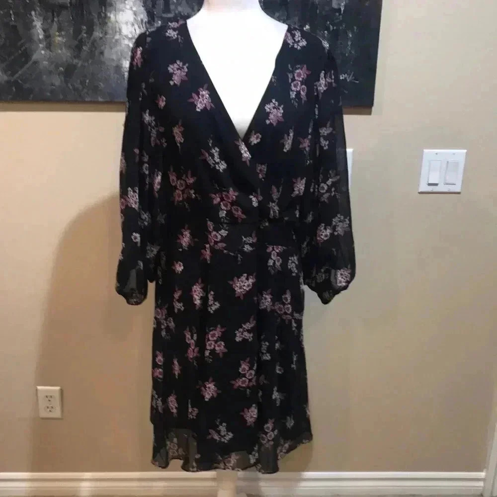 City Chic Black Floral Fit and Flare Dress with Puffed Sleeves Lining V-Neck-20